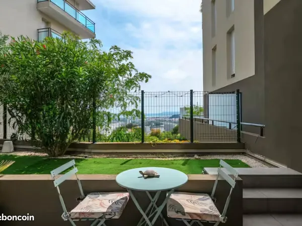 Location T2 meublé Nice Jardin privatif & vue mer quartier corniche fleurie