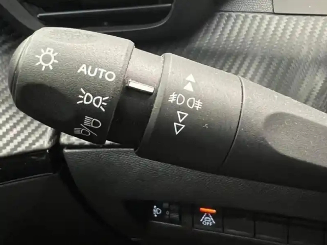Peugeot 2008 e- 136ch active pack — photo 13