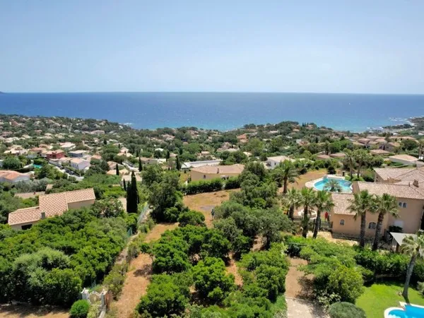Terrain vue mer constructible 400 m2 habitable