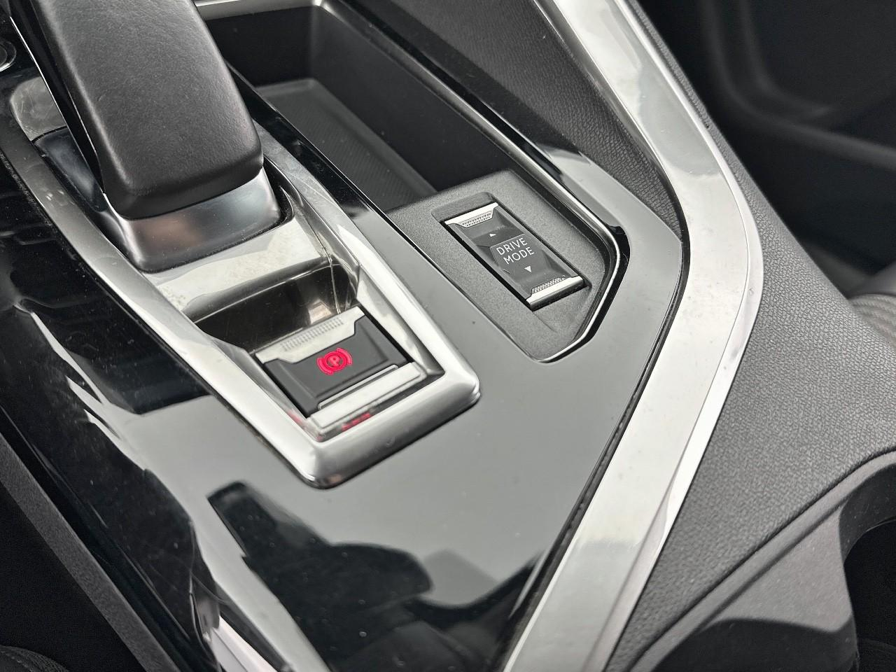 Peugeot 3008 hybrid 225 e-eat8 allure pack — photo 26
