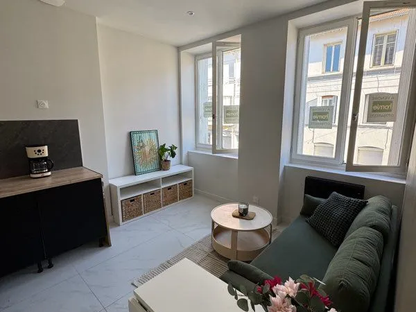 📍 T2 meublé entièrement rénové - Idéalement situé à Saint-Étienne (quartier Saint François)