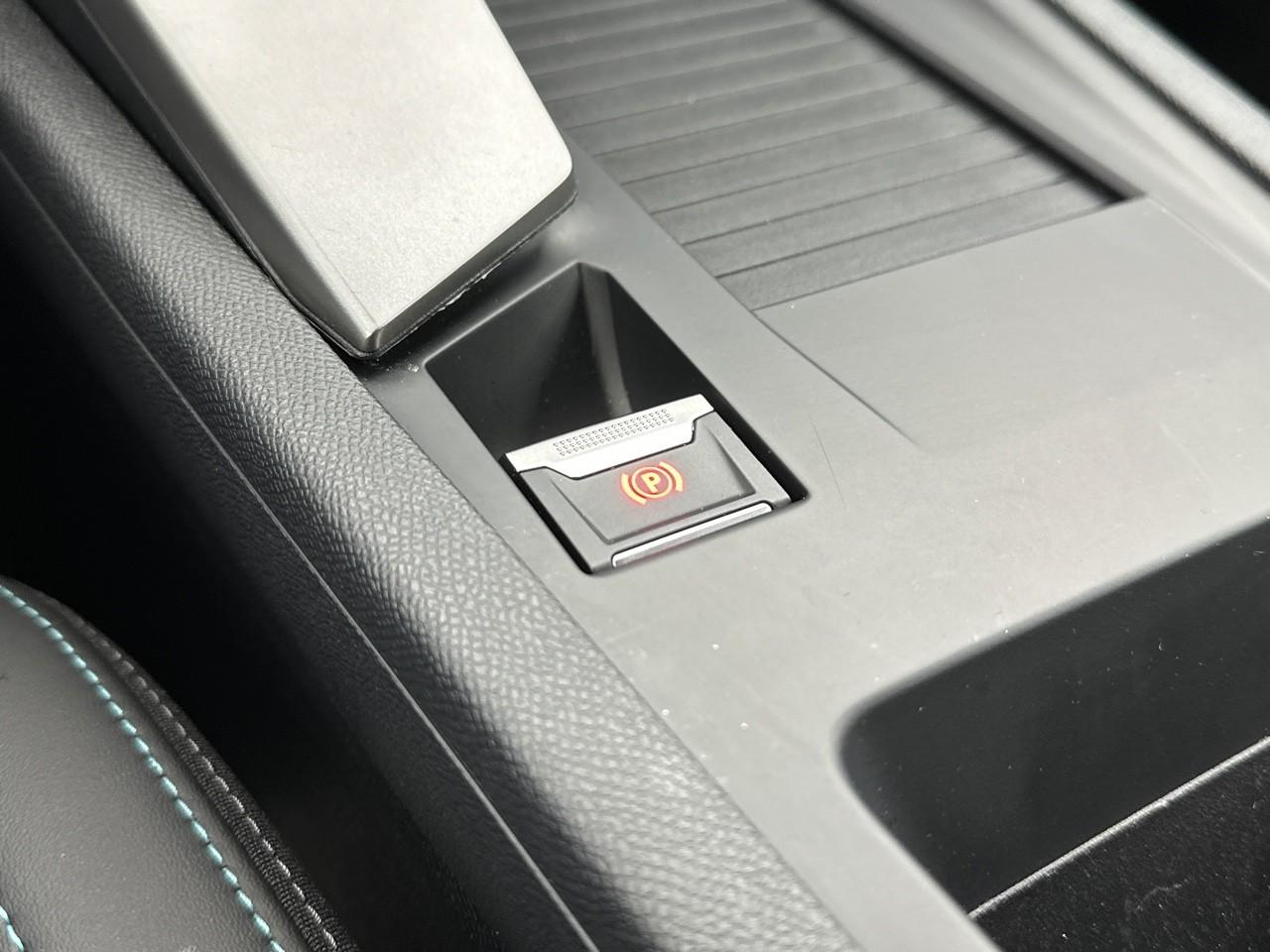 Peugeot 308 hybrid 145 e-dcs6 allure — photo 32
