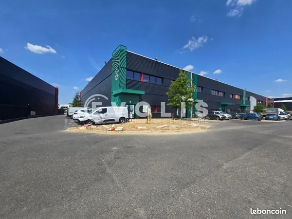Local d'activité 840 m²