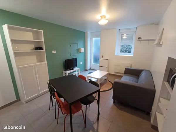 Appartement T2 32 m² meublé, loyer 685 toutes charges comprises (élec, eau, internet)