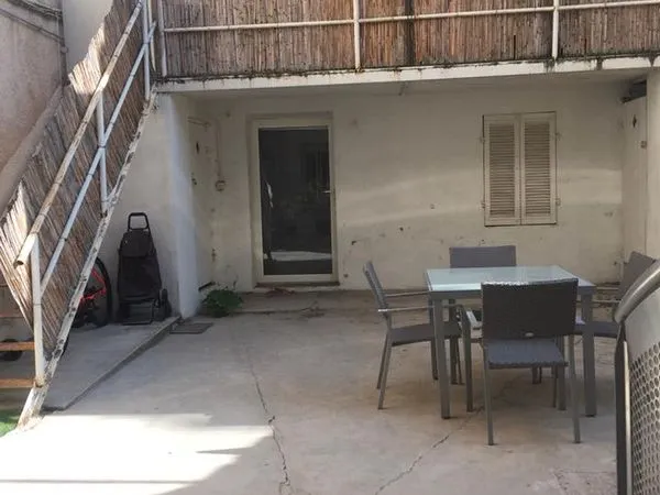 T2 meublé 30m² sur cour calme Rouet 8ème - Dispo 01/11/26