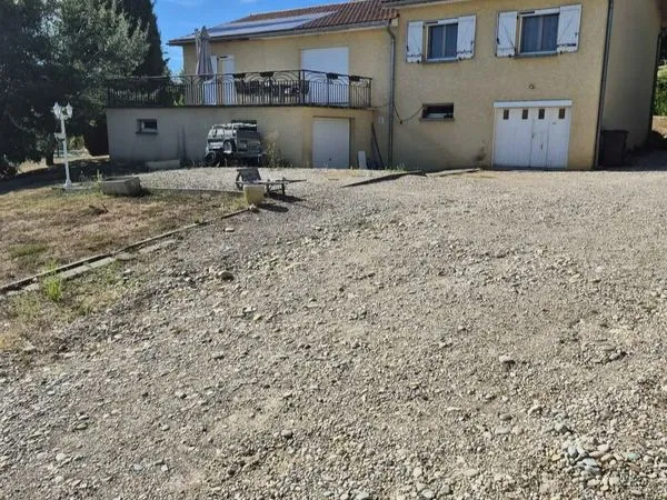 Maison à vendre à Revel-Tourdan - Beau potentiel et cadre agréable