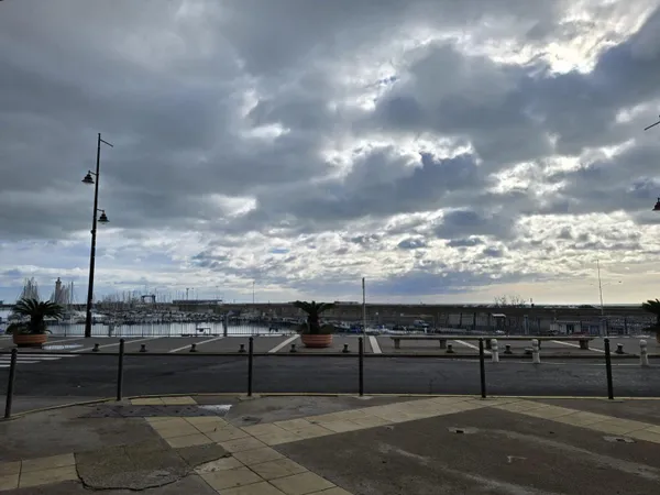 Deux locaux commerciaux attenants de 23 m² chacun, emplacement port de SETE