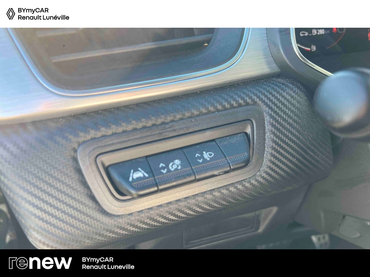 Renault Captur E-Tech 145 - 21 — photo 18