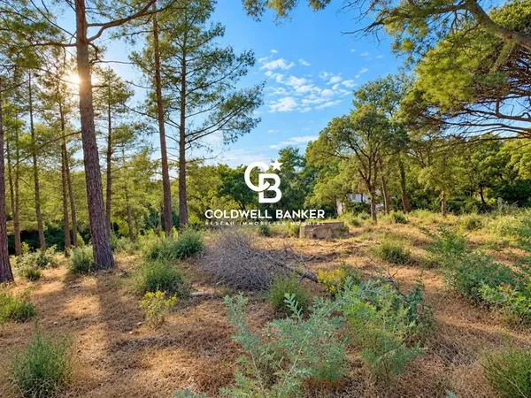 Grimaud - Beauvallon / Bartole - Terrain constructible de 1 800 m² avec permis purgé