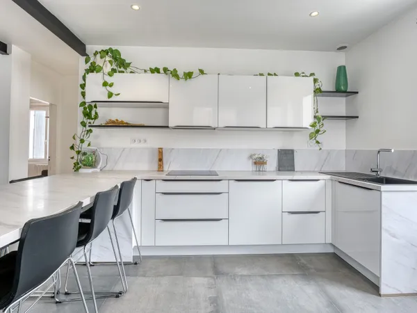 SAINT-HILAIRE-DE-RIEZ -- MAISON BALNÉAIRE DE 170 M2 UTILES -- STUDIO INDEPENDANT -- PLAGES