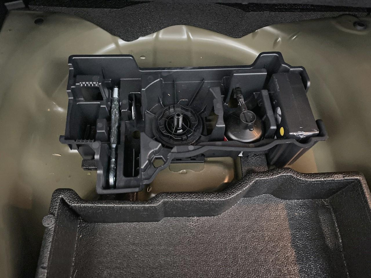 Peugeot 2008 hybrid 145 ch e-dcs6 allure — photo 16