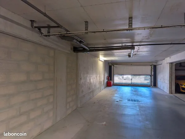A louer - place de parking en sous-sol securise - le pradet