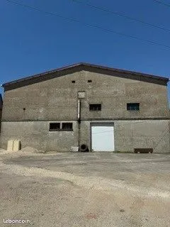 À Louer : Local d'activité de 2 400 m² (Idéal Industrie / Logistique)