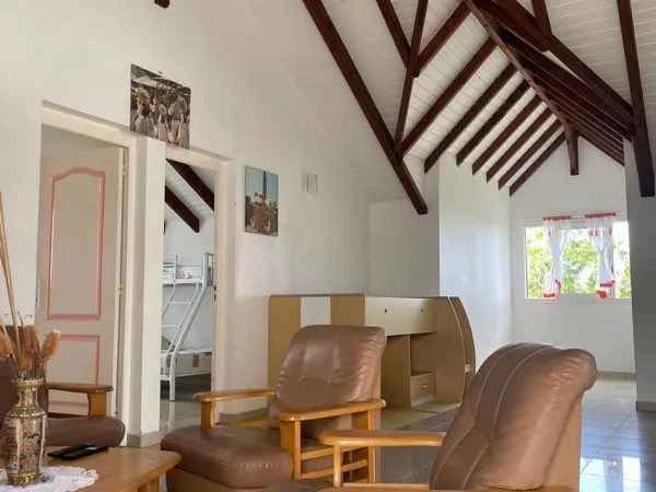 Location T3 meublé 100 m² - Haut de villa avec terrasse - Capesterre Marie-Galante