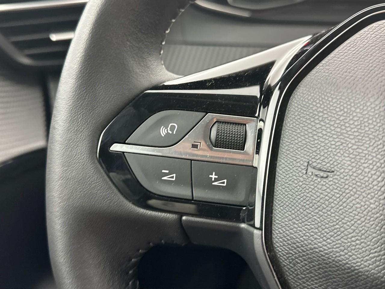 Peugeot 208 puretech 100 s&s bvm6 style — photo 20