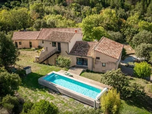 Maison 2 pièces 416 m²
