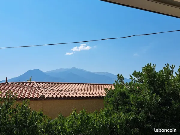 Ensemble immobilier à Prades 66500 avec maison principale vue sur le Canigou