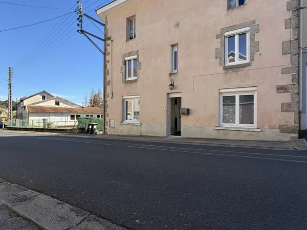 Charmante maison de bourg en pierre
