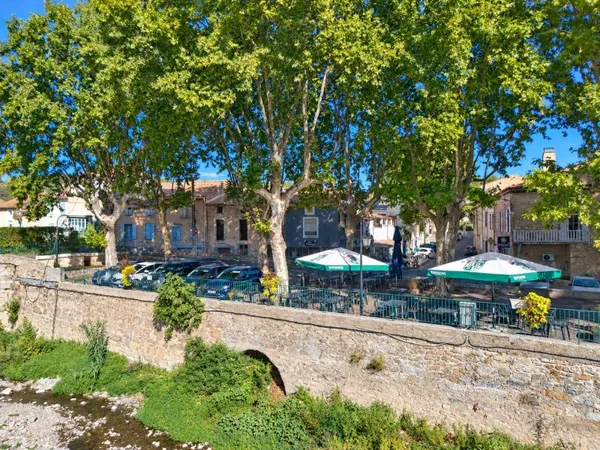 BIZE-MINERVOIS BAR-RESTAURANT EN BORD DE CESSE o ENV. 160