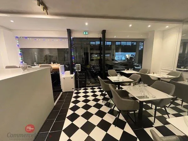 Boutique 2 pièces 100 m²