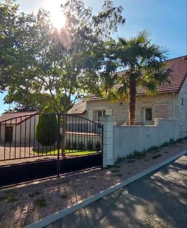 Charmante maison en pierre de 71 m² avec extérieur - Serbannes