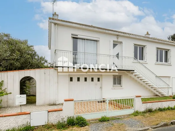Maison T6 avec de très beaux volumes