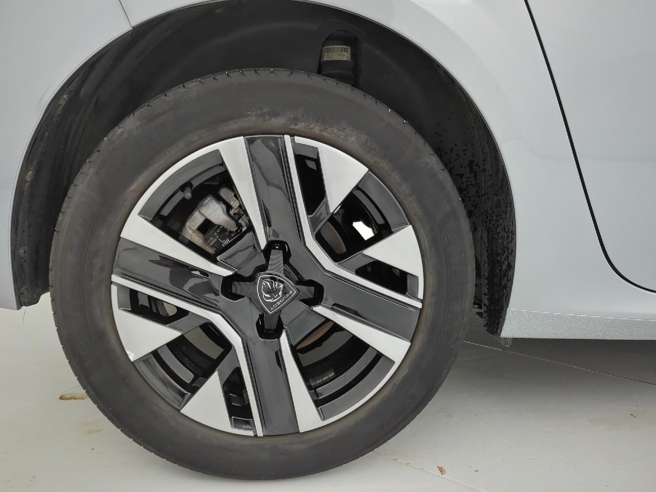 Peugeot 208 puretech 100 s&s bvm6 allure — photo 31