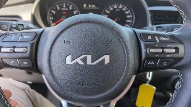 Kia Stonic 1.0 t-gdi 100 ch dct7 — photo 19