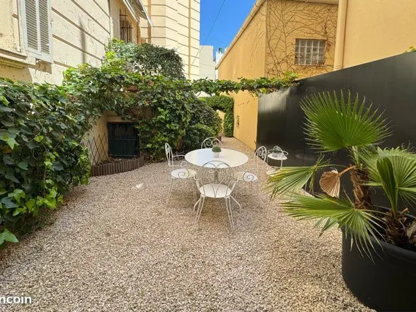 Très bel appartement 3 pièces 77 m2 et 55 m2 jardin privé Coeur de Cannes