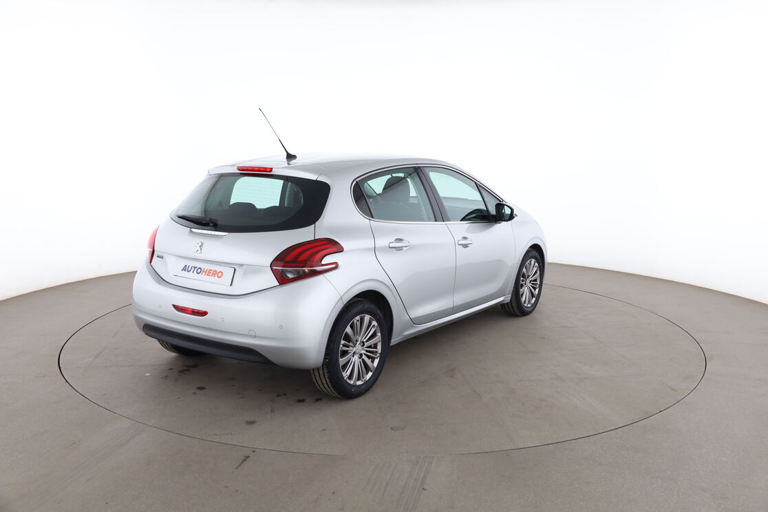 Peugeot 208 1.2 PureTech Allure — photo 5