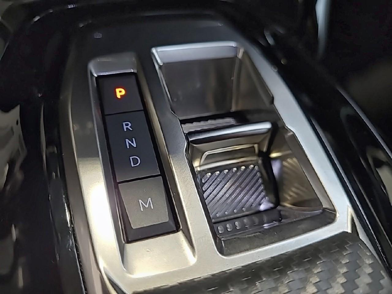Peugeot 2008 hybrid 145 ch e-dcs6 allure — photo 19