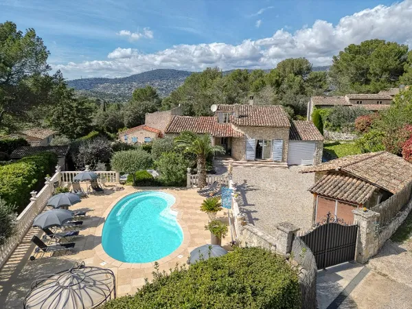 Villa de charme en pierre de taille piscine + appartement indépendant