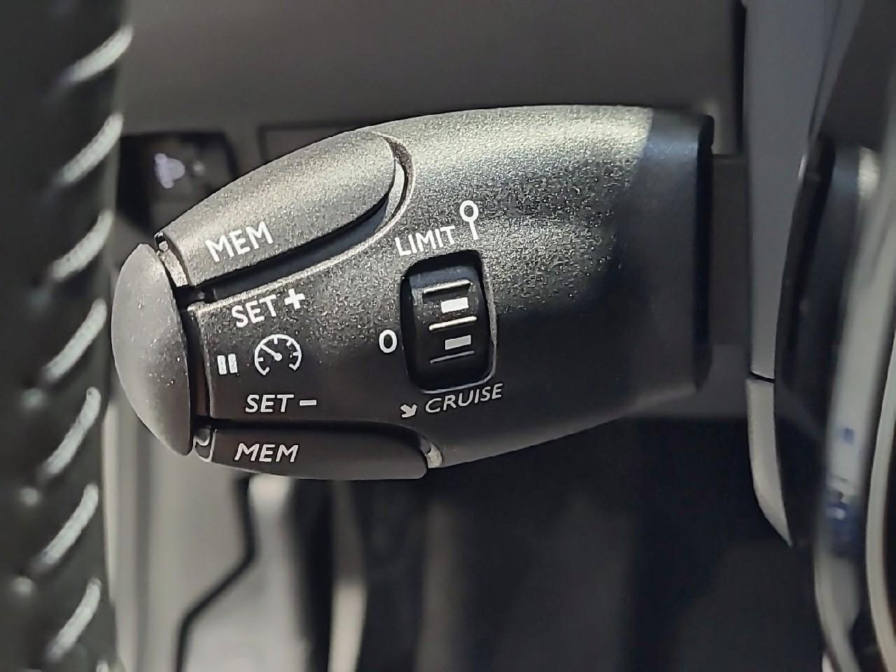 Peugeot 208 hybrid 110 ch e-dcs6 edition — photo 24