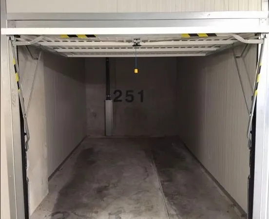 Box fermé - 12 m² - Vaise Industrie