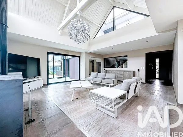 Maison 9 pièces 274 m²
