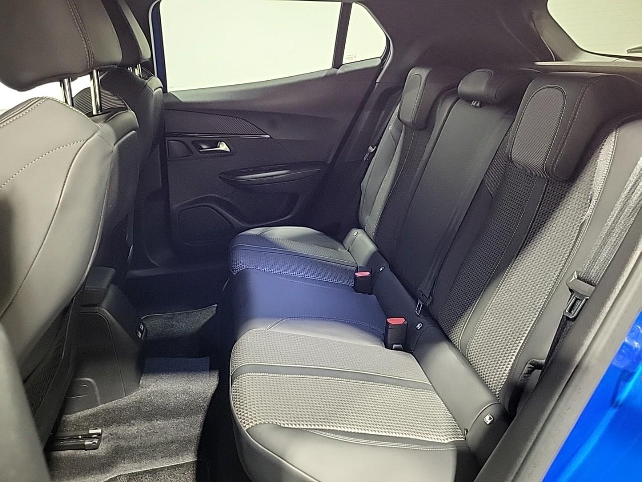 Peugeot 2008 puretech 130 s&s eat8 gt — photo 13