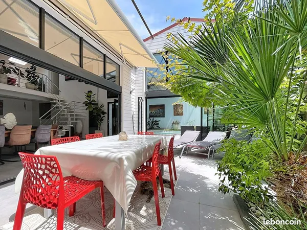 Maison 6 pièces 250 m²