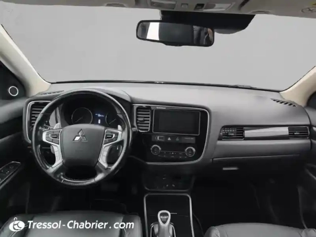 Mitsubishi Outlander 2.0i 200 phev hybride rechargeable essence instyle — photo 10
