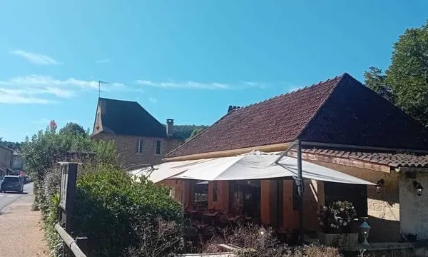 LES EYZIES - Murs et fond de commerce à vendre pour cette pizzeria
