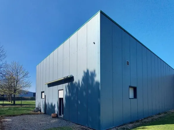 Local d'activité 270 m²
