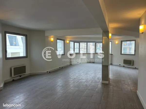 Bureaux 200 m²