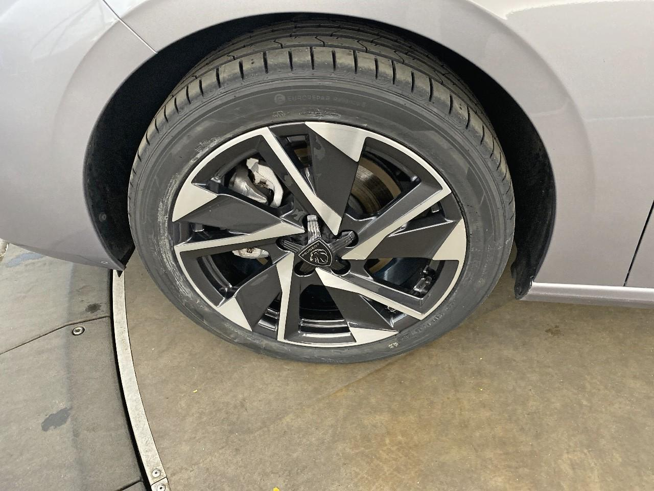 Peugeot 308 hybrid 145 e-dcs6 allure — photo 11