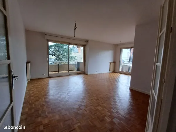 Beau T3 77m2 parking et garage Quartier piscine