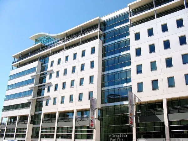 Bureau 4 pièces 653 m²