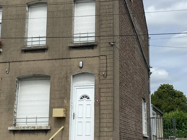 Maison semi-individuelle sur Joli Terrain et Parking