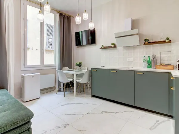 Superbe 2 pièces rénové et meublé au cœur du Vieux Nice