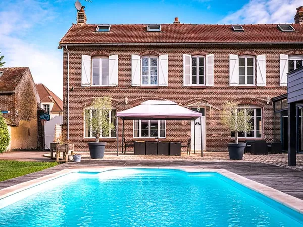 Maison de caractère et extension contemporaine avec piscine aux portes de Beauvais
