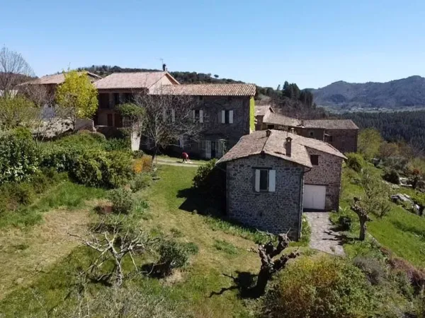 Maison 14 pièces 278 m²