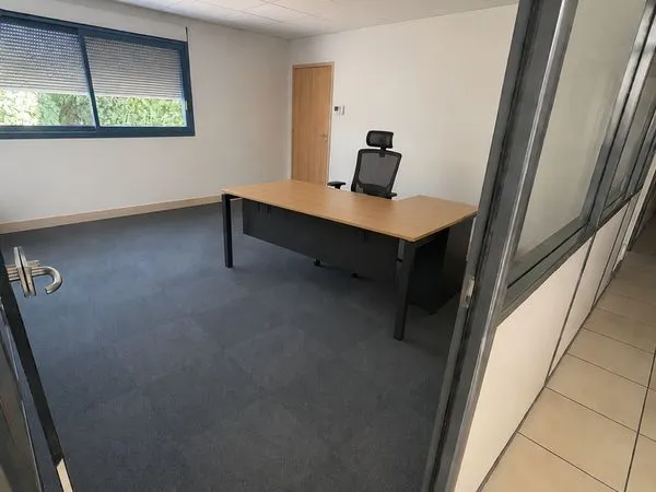 Bureaux 120 m² à louer - Bourges - Plusieurs bureaux privatifs + salle de réunion - Parking possible