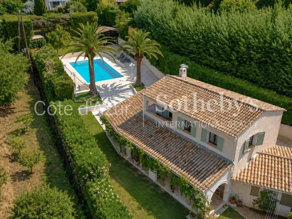 Villa familiale avec piscine à Mandelieu-La-Napoule dans le quar